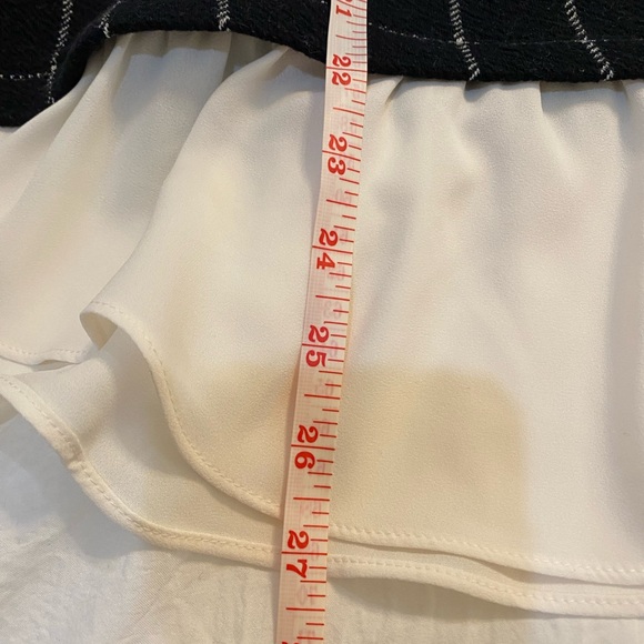 Loft, mixed media, long sleeved top with collar and ruffled hem. Size XS - Picture 11 of 11